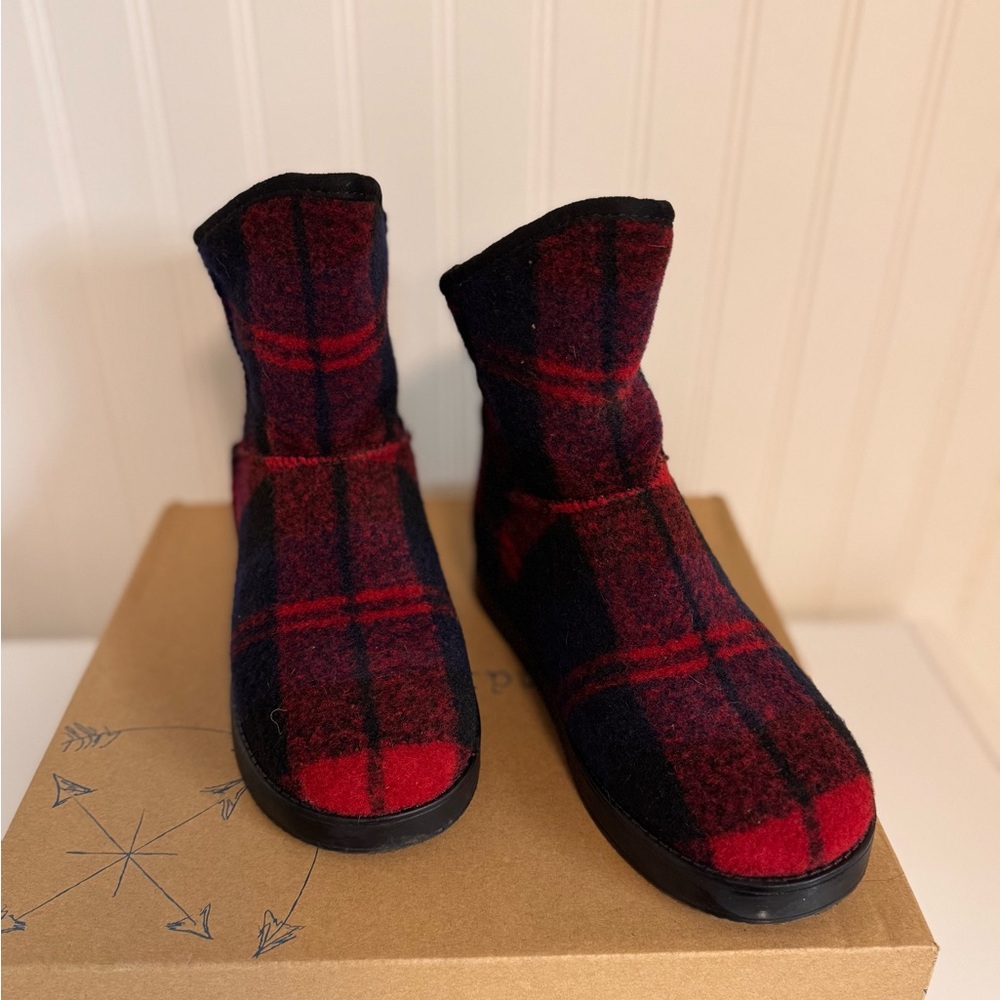 Plaid Red and Black Women's Shoes